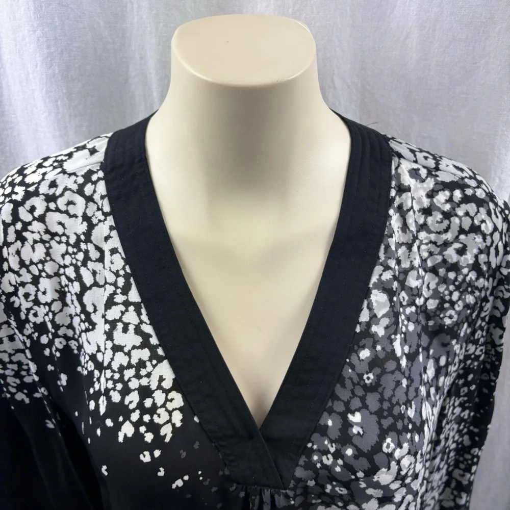 Amber Sun Silk Black, White & Grey Print V-Neck Blouse L - Picture 5 of 9